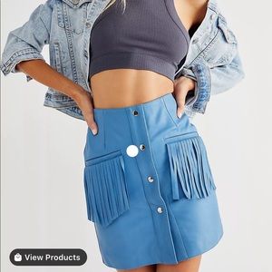 Understated leather skirt with fringe pockets, L